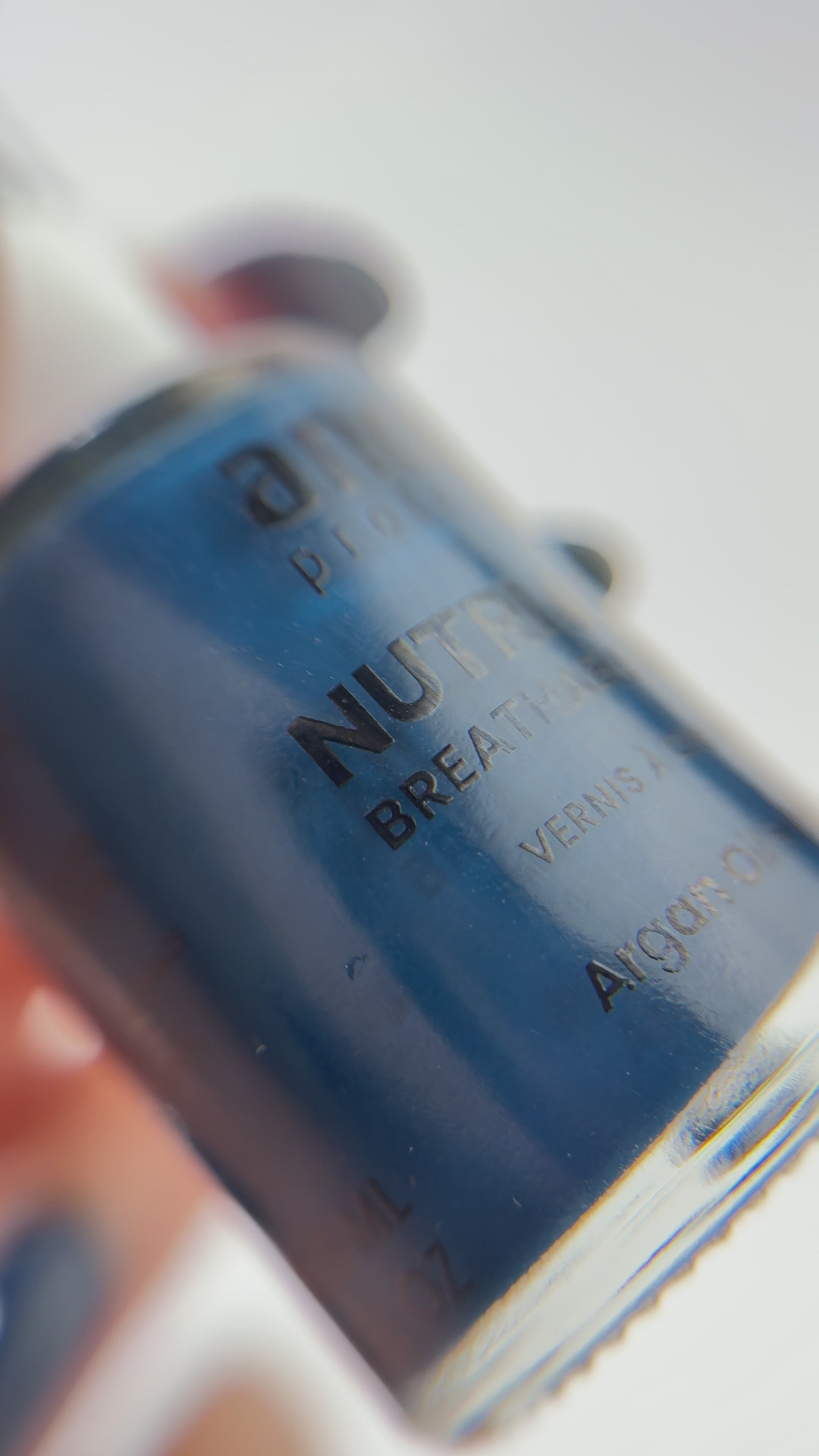 Carregar vídeo: Nutri Color - Care &amp; Colour - NC24